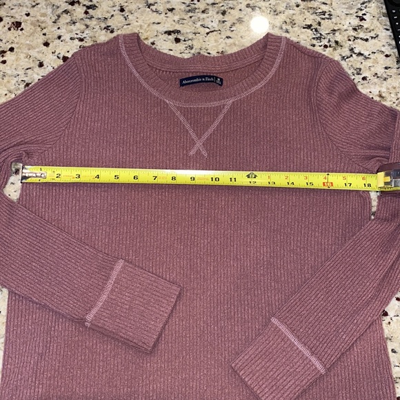 Abercrombie & Finch, soft, long sleeve size Medium - Picture 4 of 4